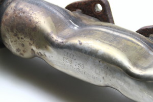  Exhaust manifold 