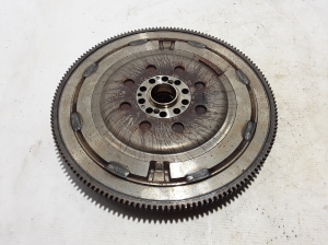  Clutch flywheel 