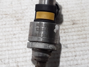  Fuel injector 