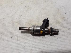  Fuel injector 