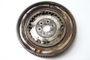  Clutch flywheel 