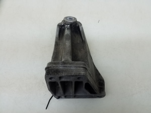  Engine holder 