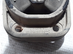  Engine holder 