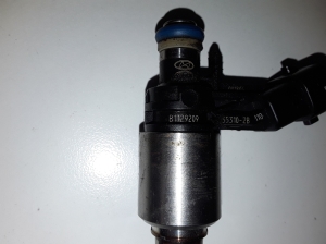  Fuel injector 