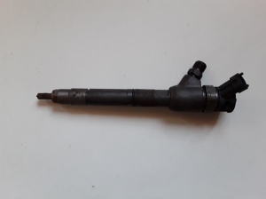  Fuel injector 