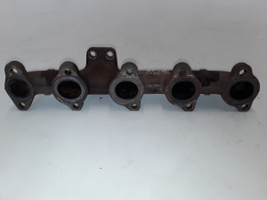  Exhaust manifold 