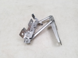  Engine cover hinge 