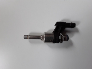  Fuel injector 