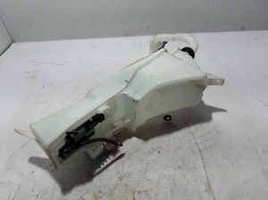  Windscreen washer tank front 