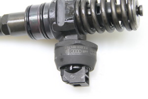  Fuel injector 