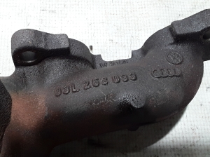  Exhaust manifold 