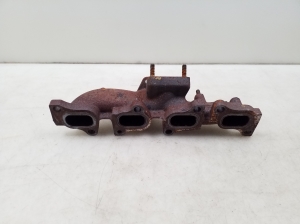  Exhaust manifold 