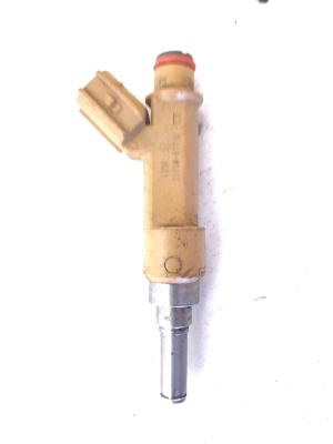  Fuel injector 