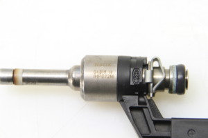  Fuel injector 