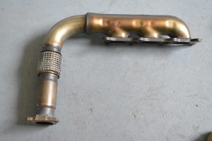  Exhaust manifold 