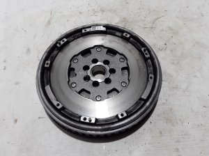  Clutch flywheel 