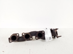  Exhaust manifold 