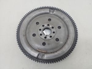  Clutch flywheel 