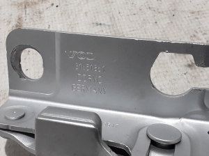  Engine cover hinge 