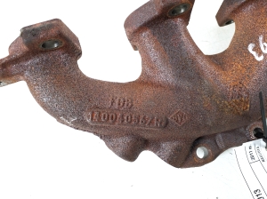  Exhaust manifold 