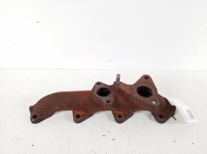  Exhaust manifold 