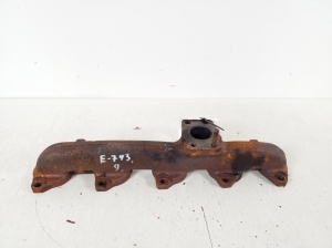  Exhaust manifold 