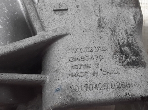  Engine holder 