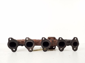  Exhaust manifold 