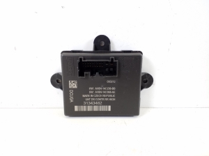  Rear side door control unit 