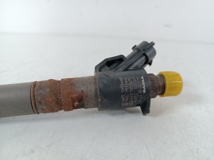  Fuel injector 