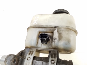  Master cylinder 