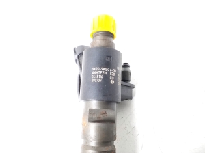  Fuel injector 