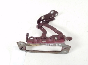  Engine cover hinge 