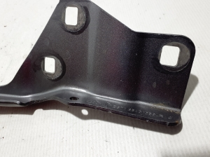  Engine cover hinge 