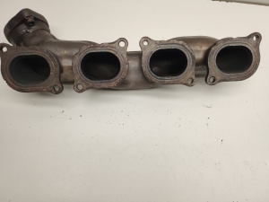  Exhaust manifold 