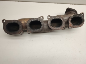  Exhaust manifold 