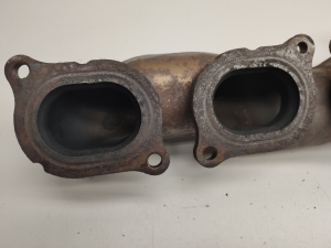  Exhaust manifold 