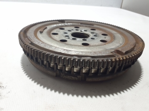  Clutch flywheel 