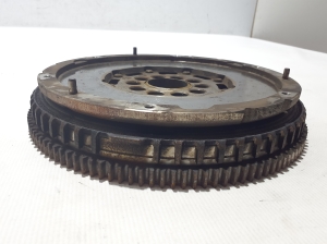  Clutch flywheel 