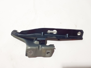  Engine cover hinge 