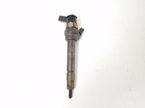  Fuel injector 