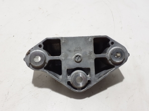  Engine holder 