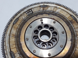  Clutch flywheel 