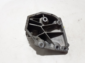  Engine holder 