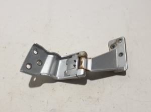  Rear tailgate hinge 