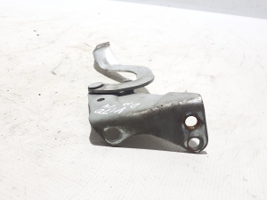  Engine cover hinge 