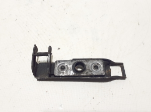  Engine cover lock 