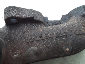  Exhaust manifold 