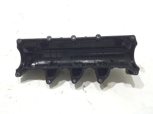  Valve cover 