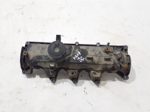  Valve cover 